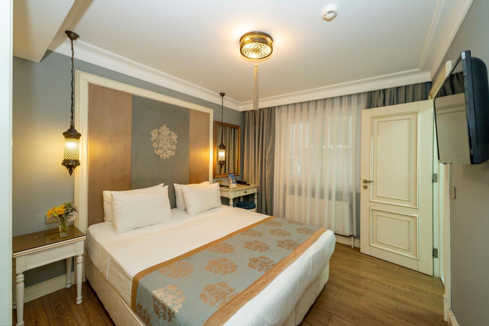 Raymond Blue Hotel Истанбул Екстериор снимка