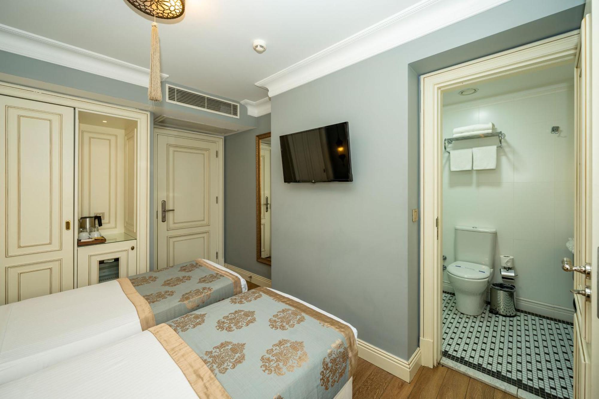 Raymond Blue Hotel Истанбул Екстериор снимка